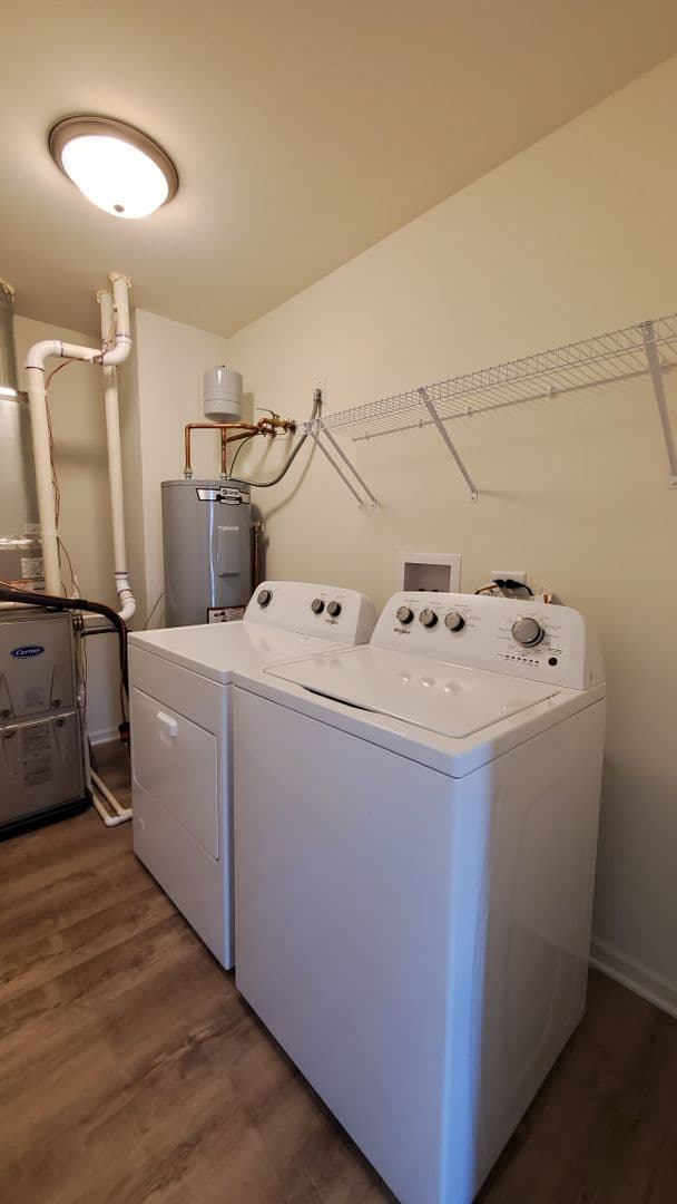 Shorewood Apartment: 467-497 Timber Pointe Dr