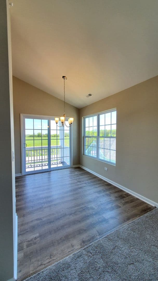 Joliet Apartment: 403-433 Timber Pointe Dr