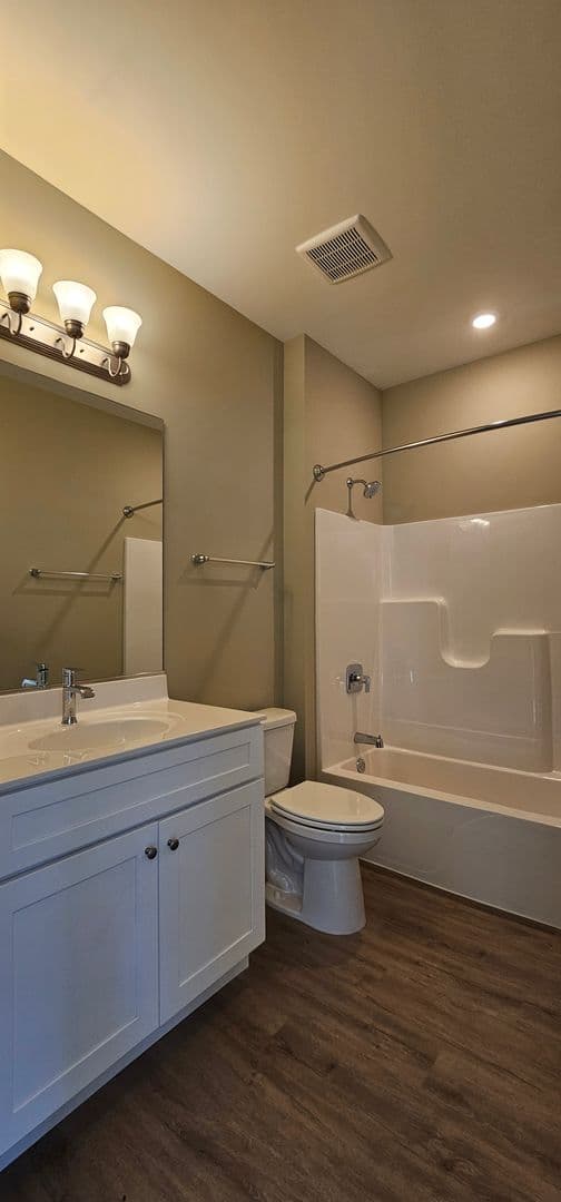 Joliet Condo: 200-230 Timber Ridge Court
