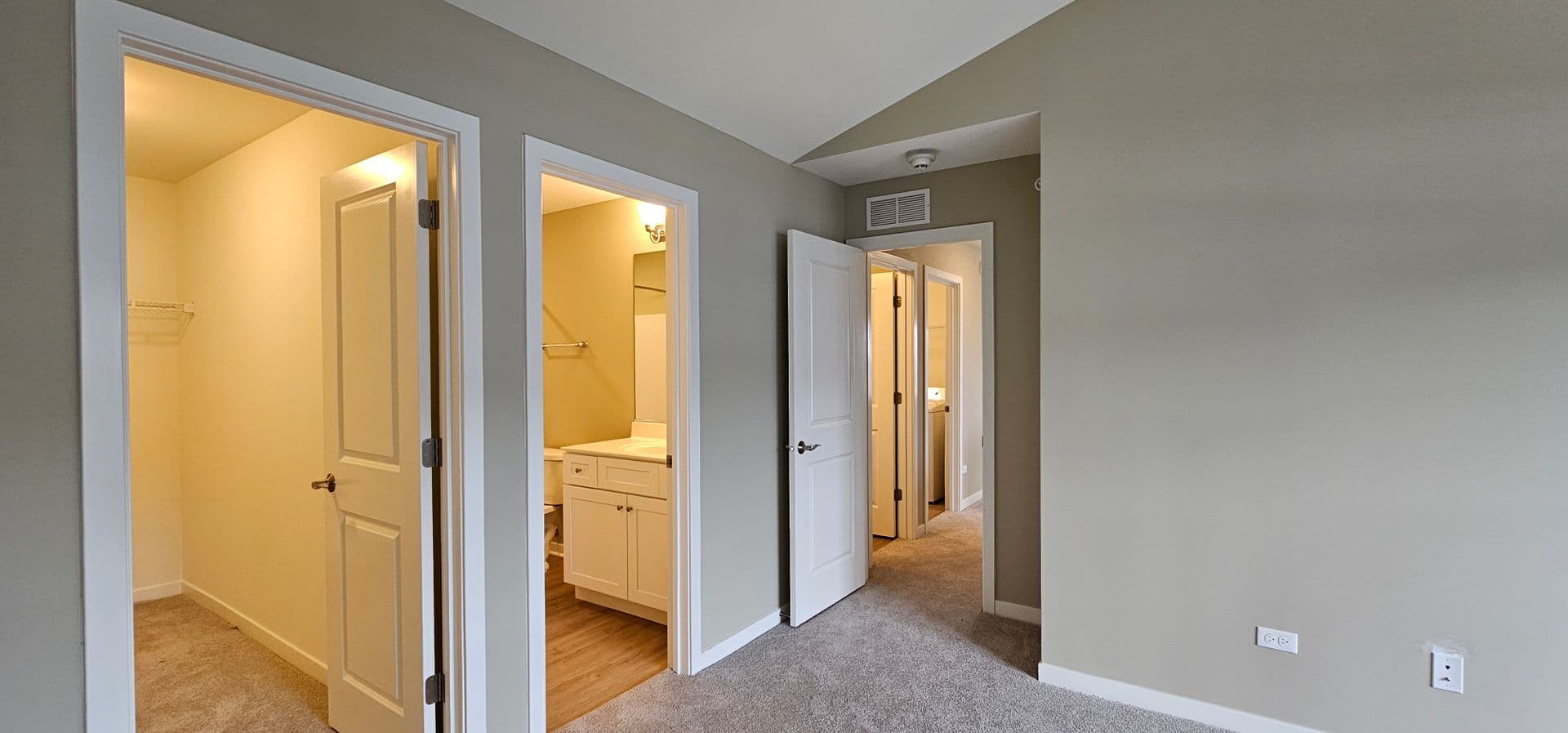 Joliet Condo: 200-230 Timber Ridge Court