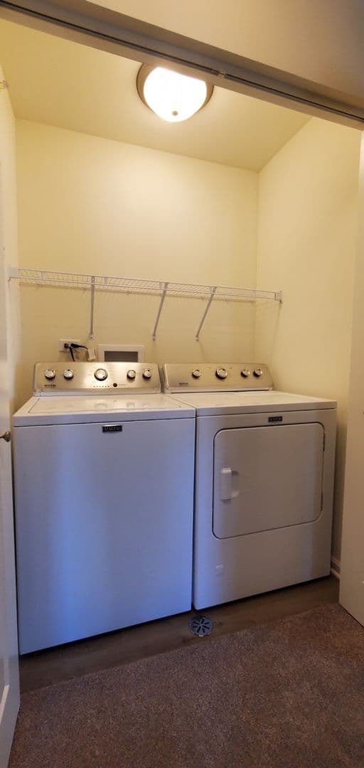 Shorewood Apartment: 467-497 Timber Pointe Dr