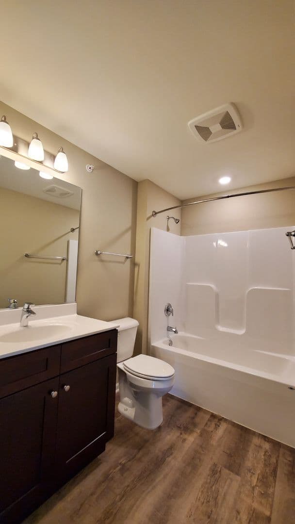 Joliet Apartment: 403-433 Timber Pointe Dr