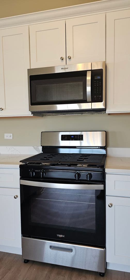 Joliet Condo: 200-230 Timber Ridge Court