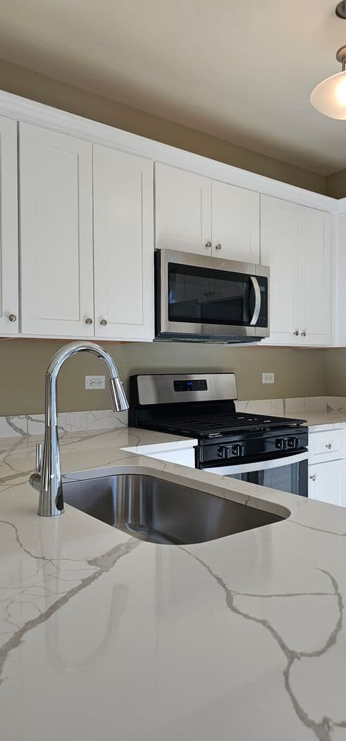 Joliet Condo: 200-230 Timber Ridge Court