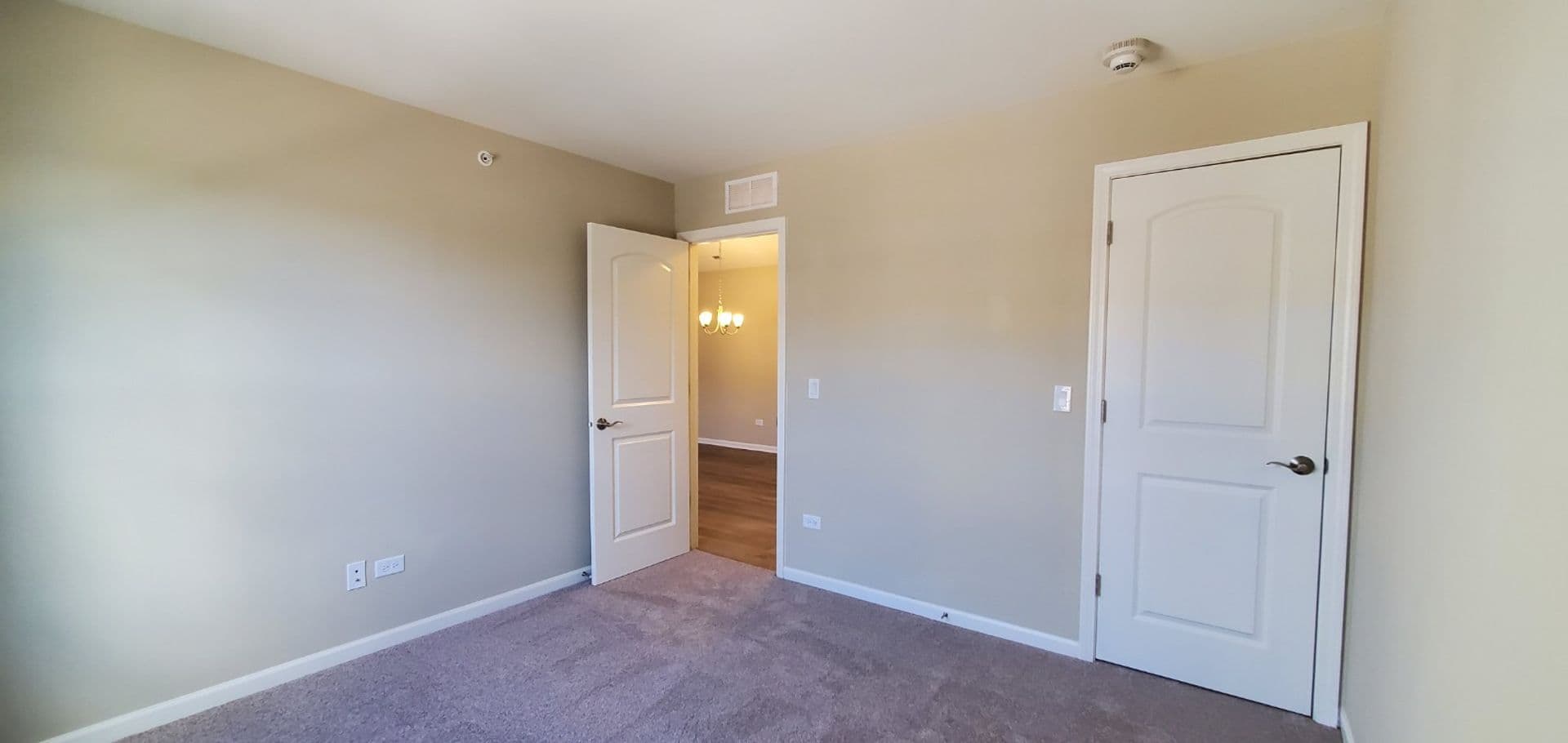 Shorewood Apartment: 467-497 Timber Pointe Dr