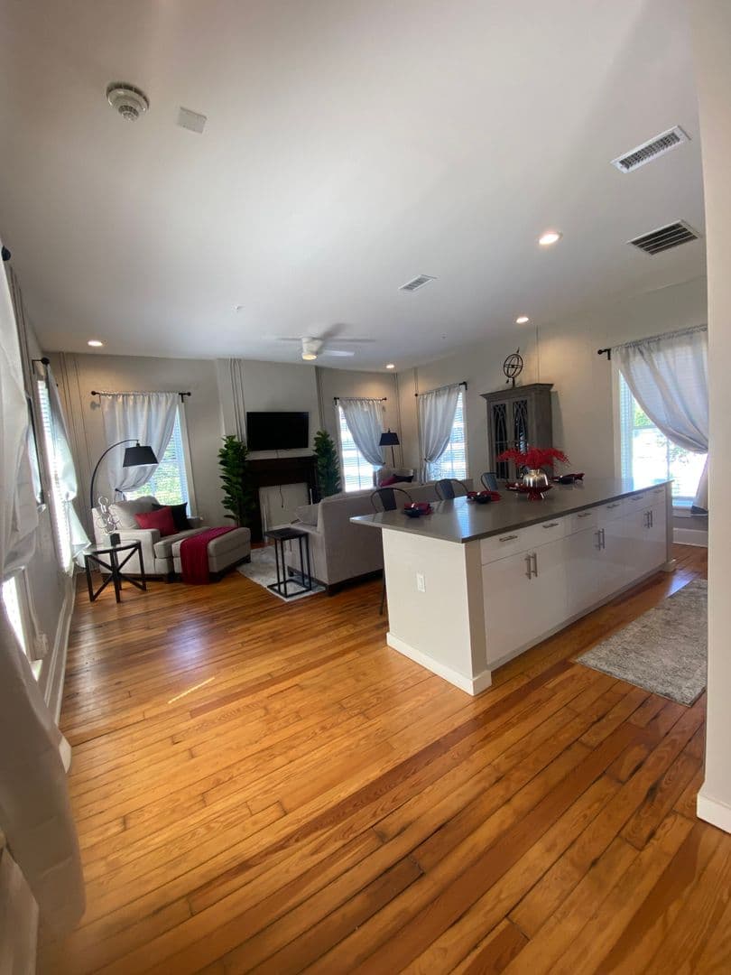 Memphis Apartment: 360 Metal Museum Drive