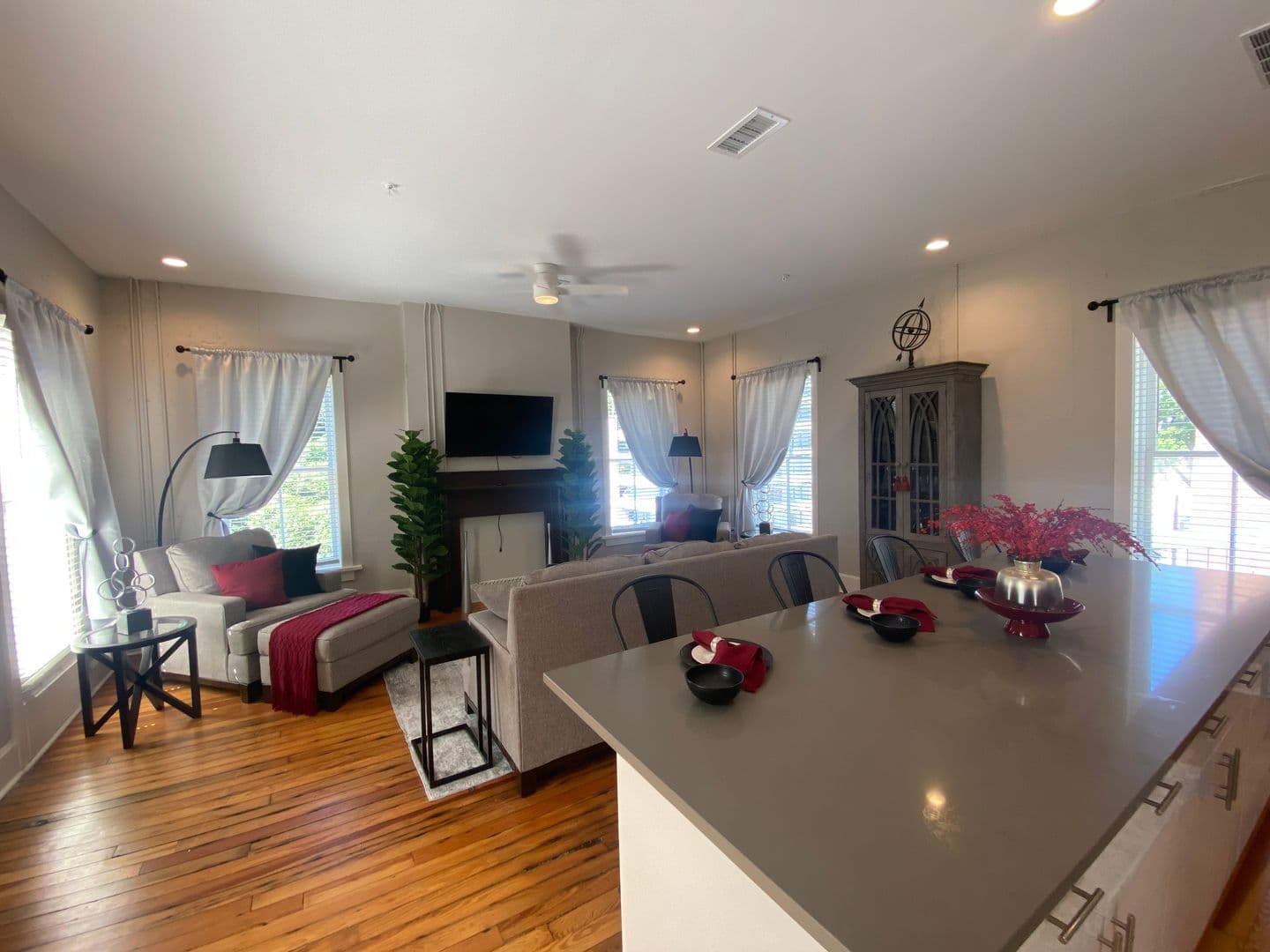 Memphis Apartment: 360 Metal Museum Drive