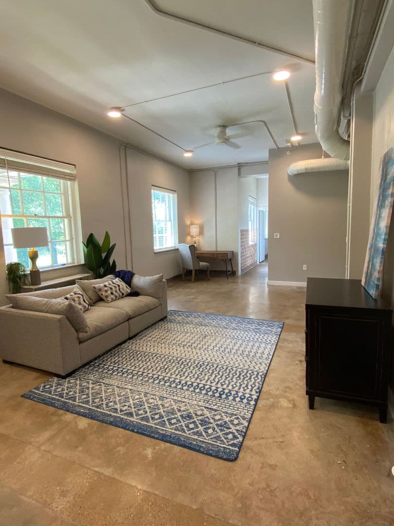 Memphis Apartment: 360 Metal Museum Drive