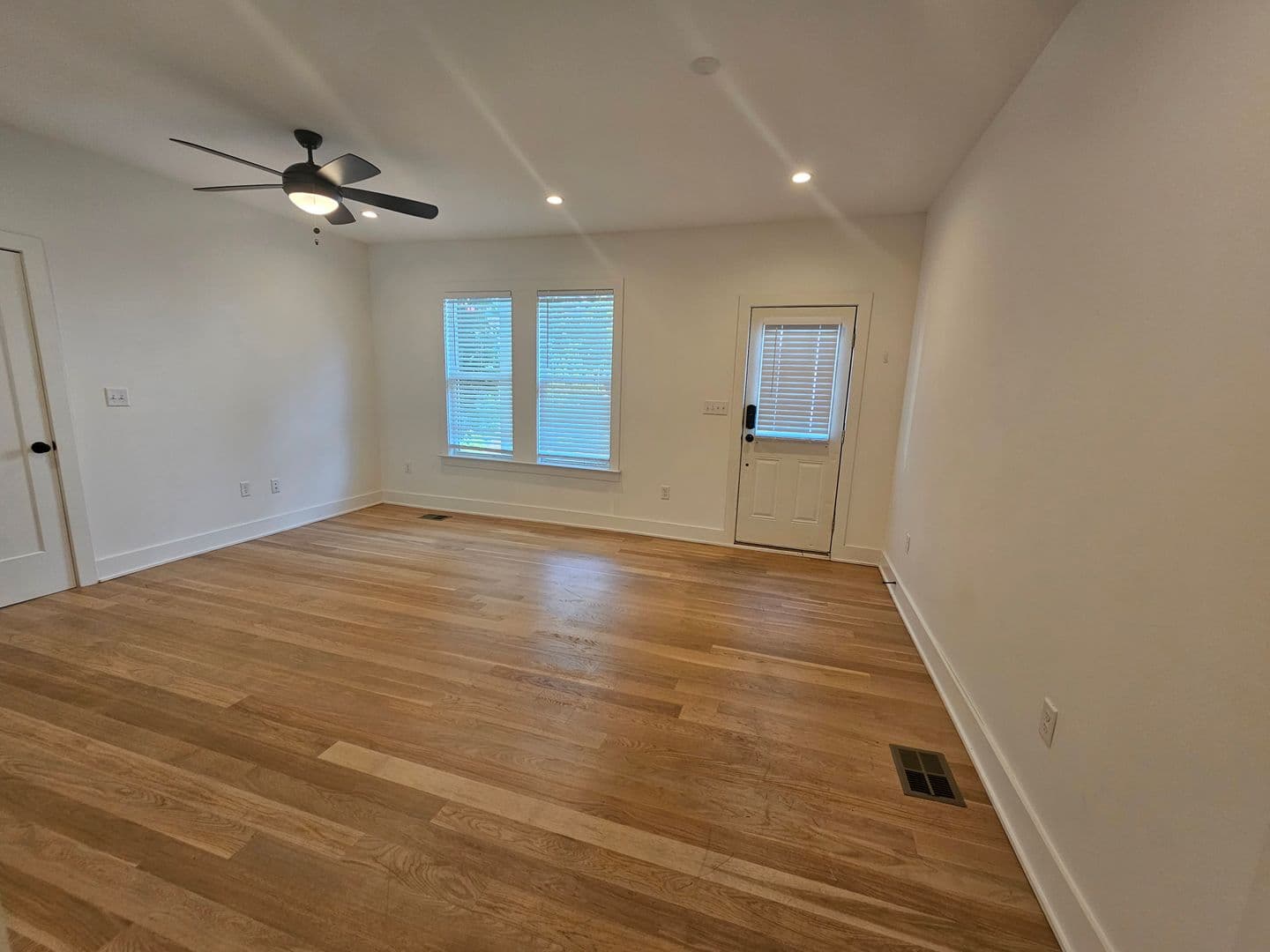 Memphis Apartment: 1796 - 1800 Poplar Ave
