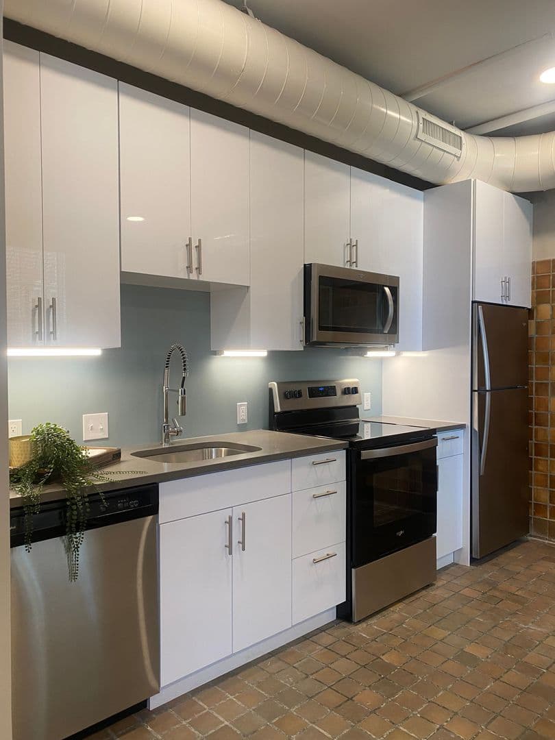 Memphis Apartment: 360 Metal Museum Drive