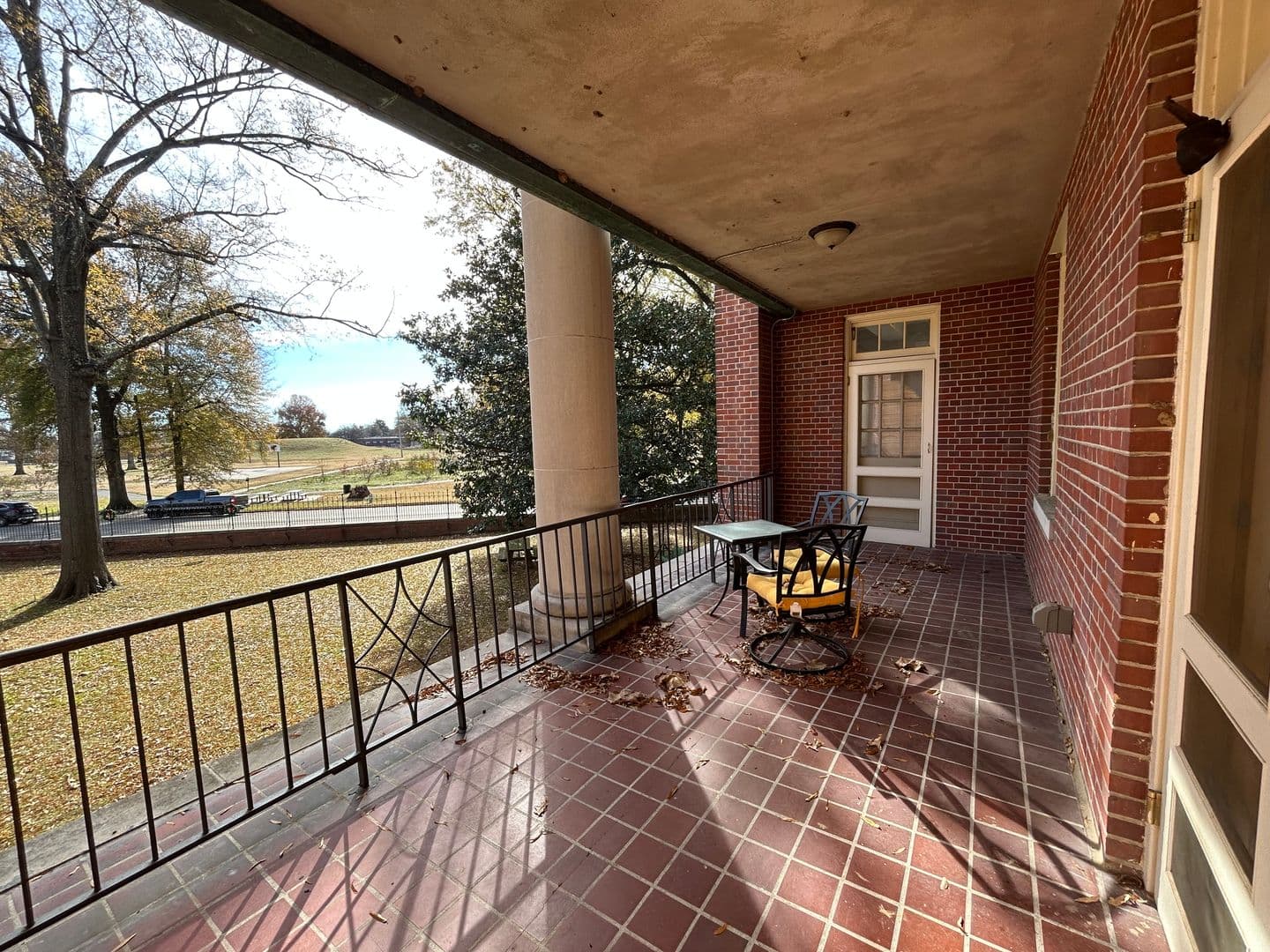 Memphis Apartment: 360 Metal Museum Drive