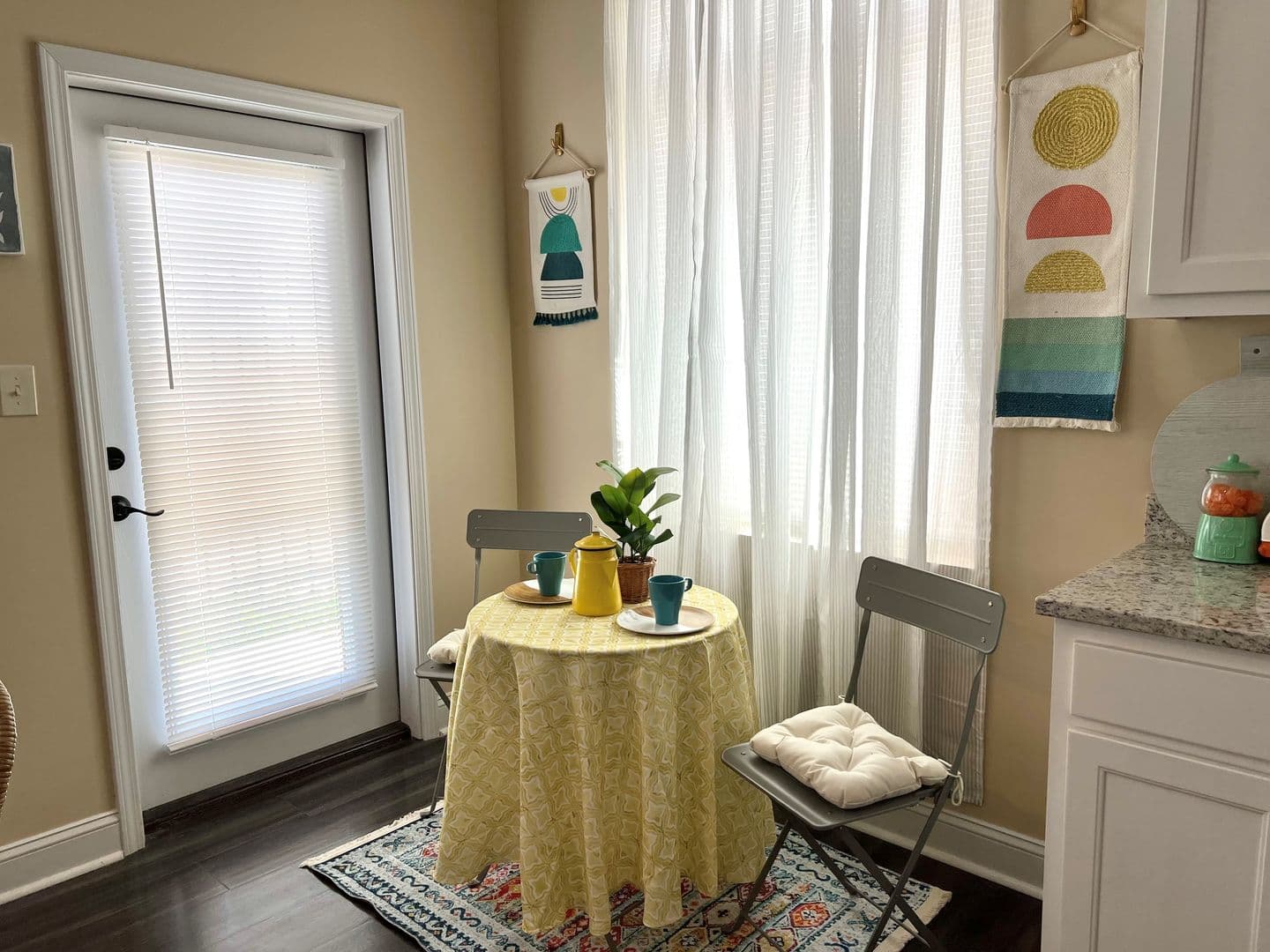 Memphis Apartment: 1655 Madison Avenue