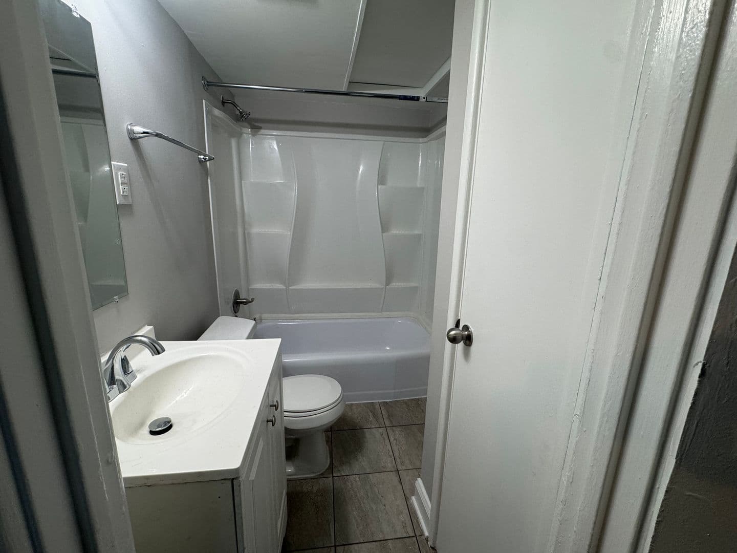 Memphis Apartment: 1639 Monroe Ave