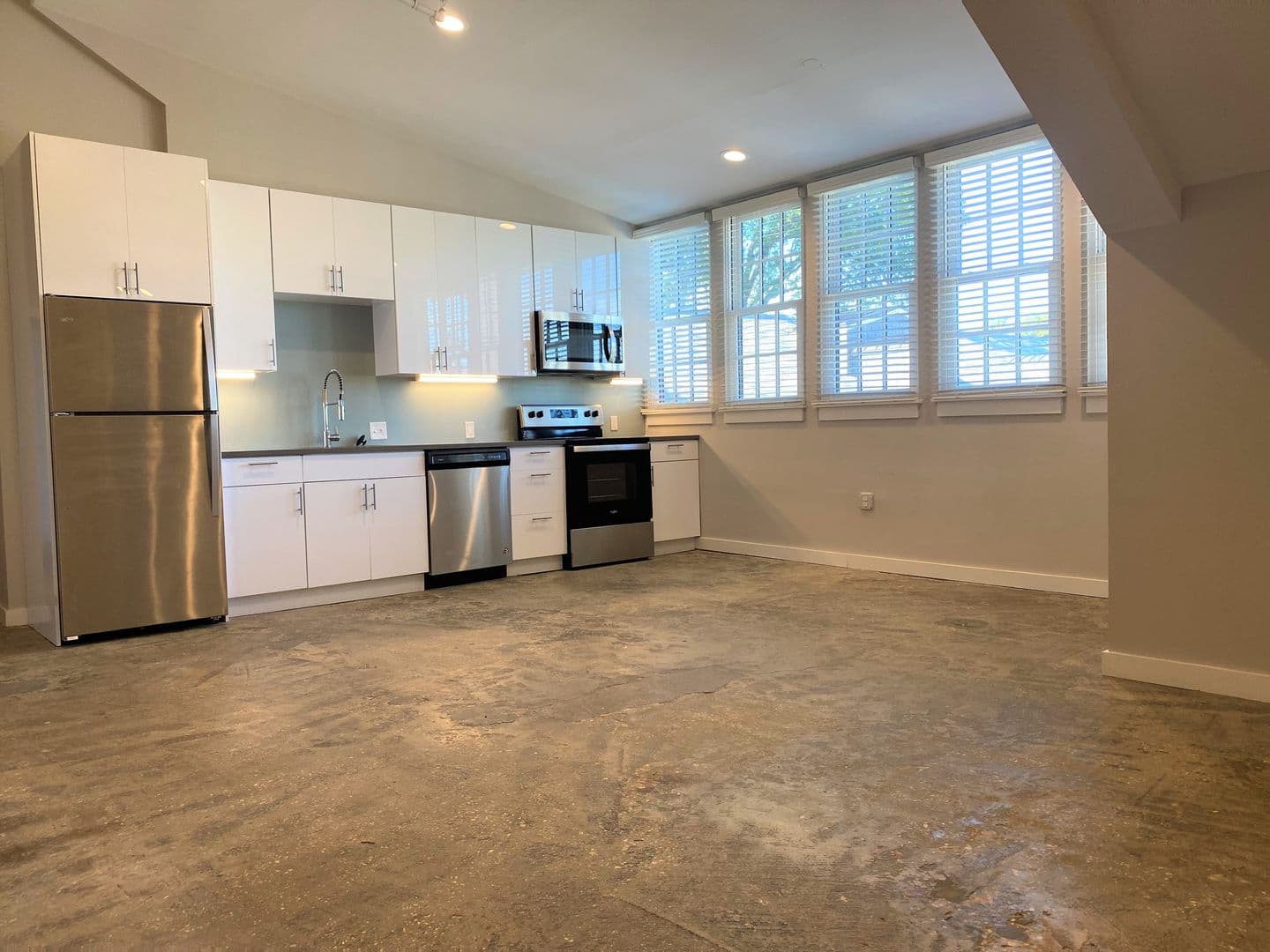 Memphis Apartment: 360 Metal Museum Drive
