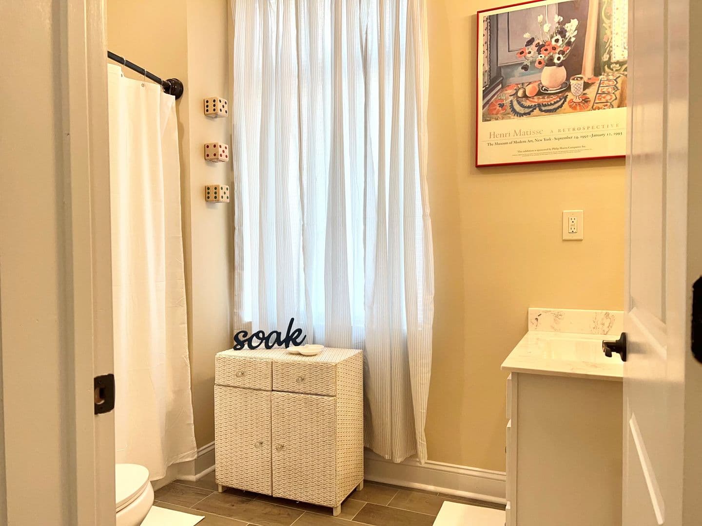 Memphis Apartment: 1655 Madison Avenue