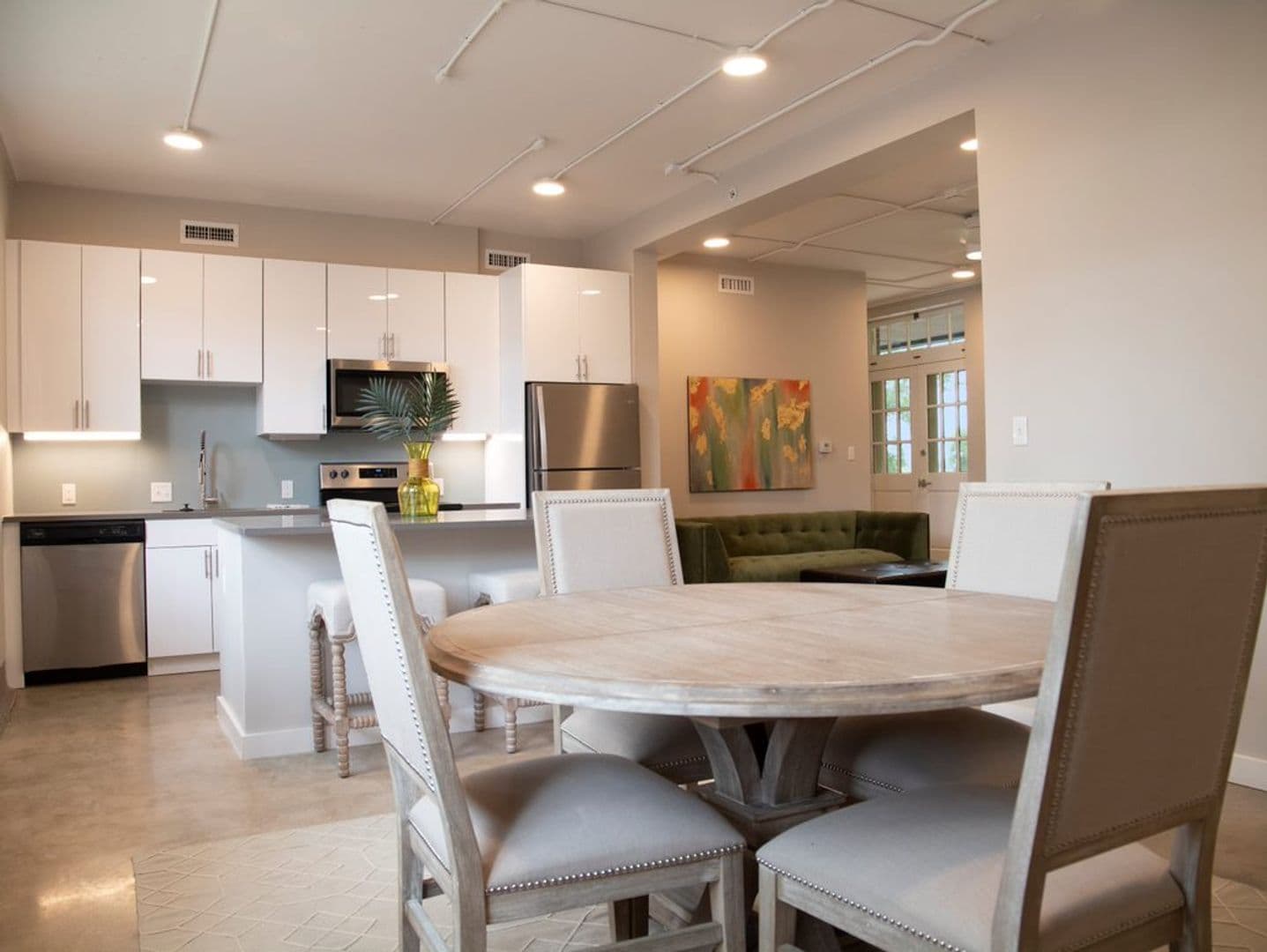 Memphis Apartment: 360 Metal Museum Drive