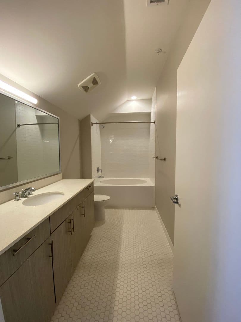 Memphis Apartment: 360 Metal Museum Drive