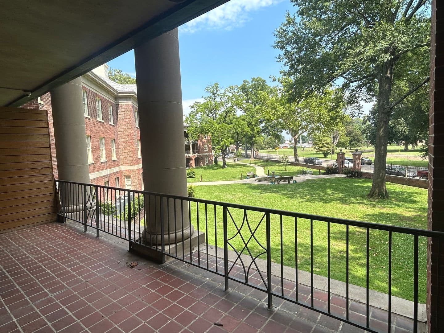 Memphis Apartment: 360 Metal Museum Drive