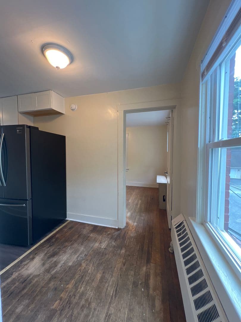 State College Apartment: 726 W College Ave, Apt 5
