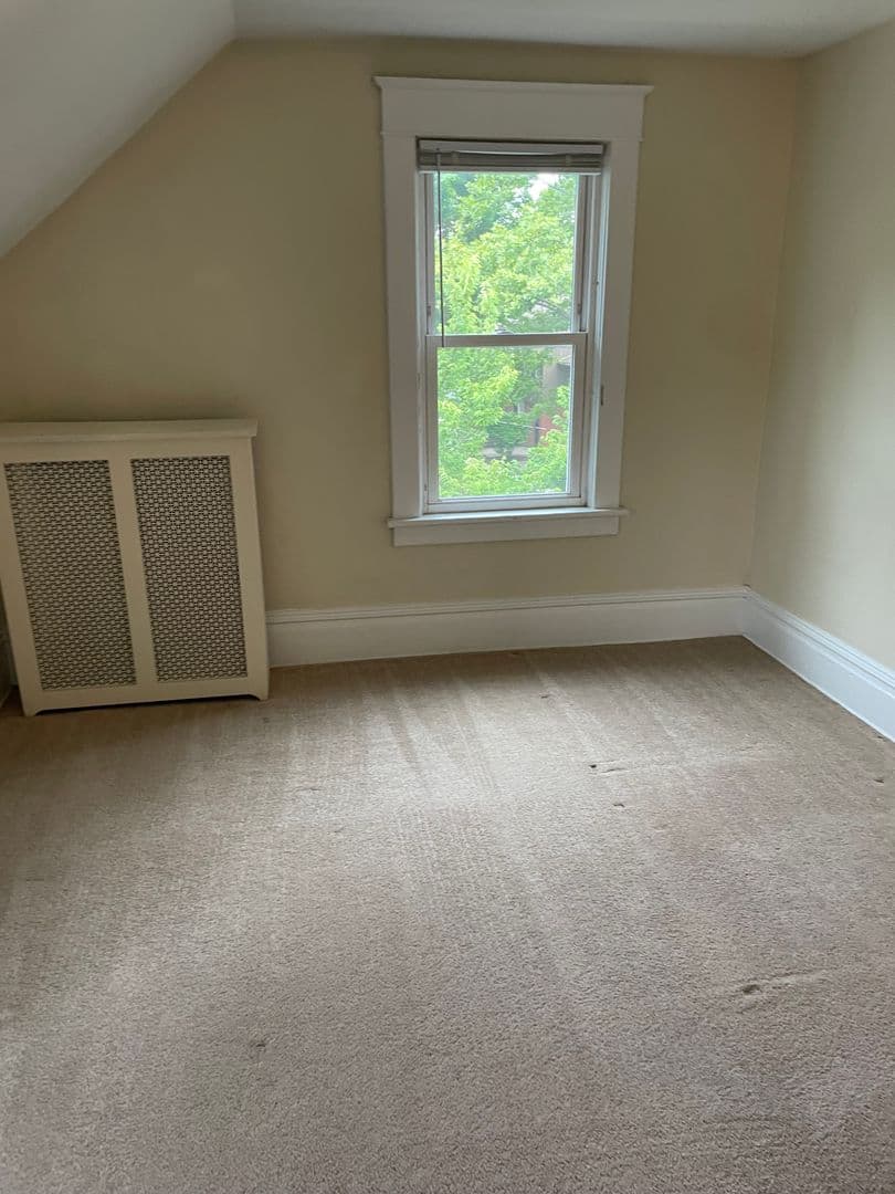 State College Apartment: 724 W College Ave, Apt 3