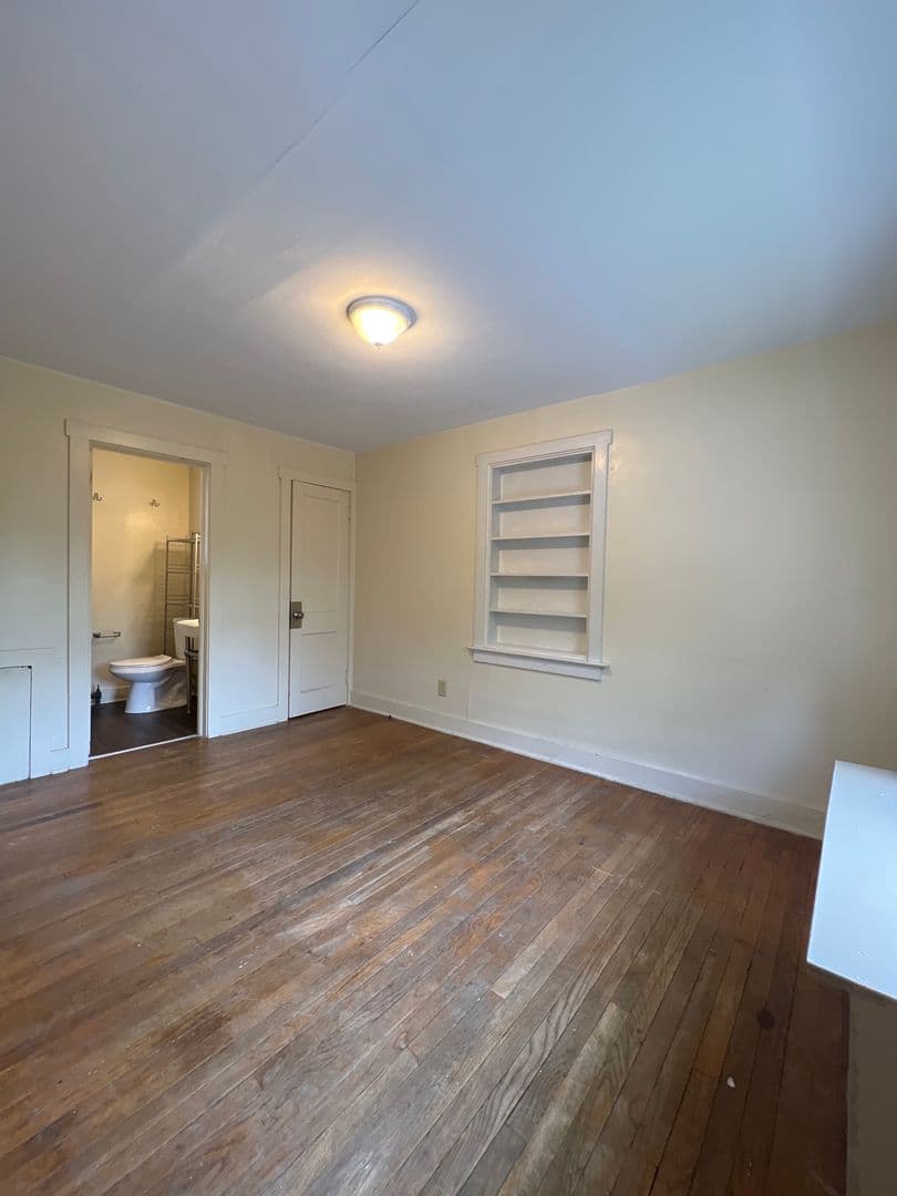 State College Apartment: 726 W College Ave, Apt 5