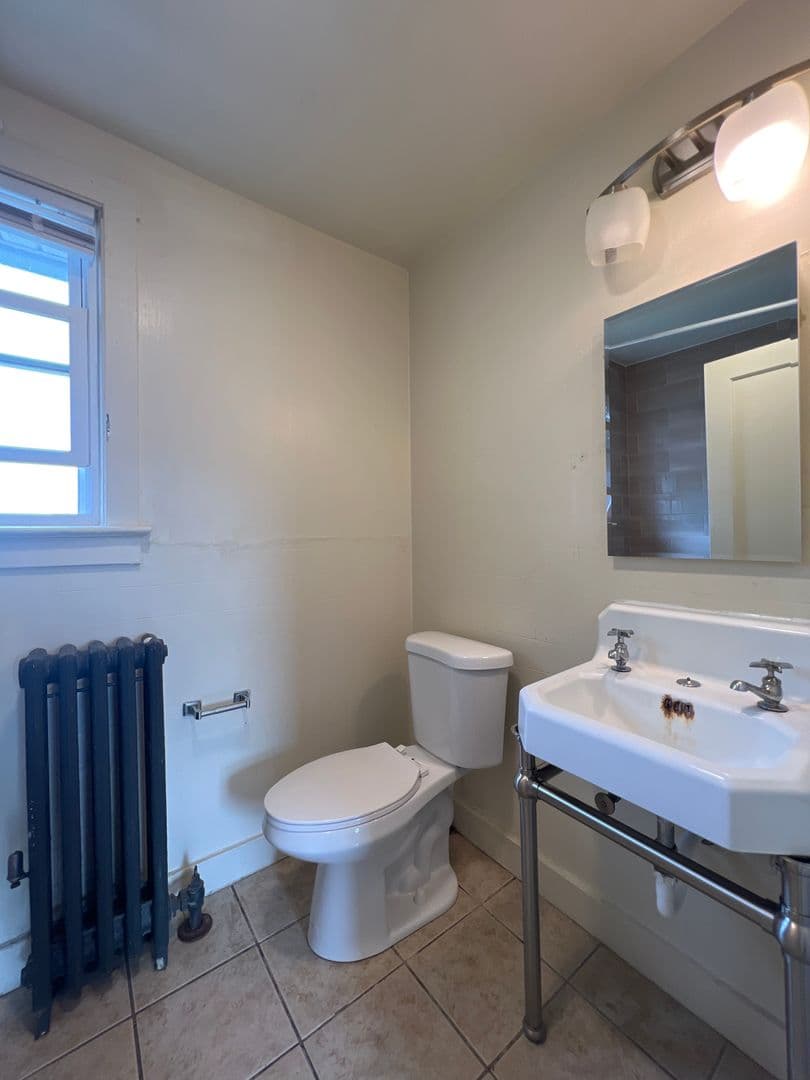 State College Apartment: 726 W College Ave, Apt 6
