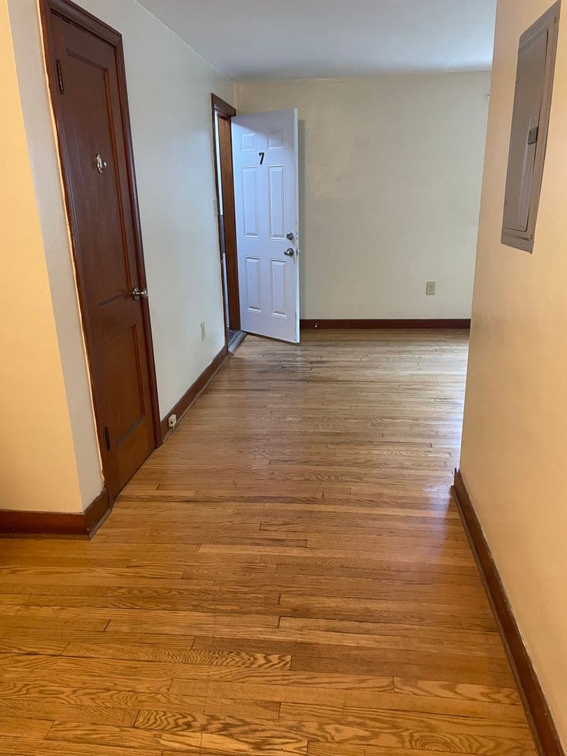 State College Apartment: 728 W College Ave, Apt 7