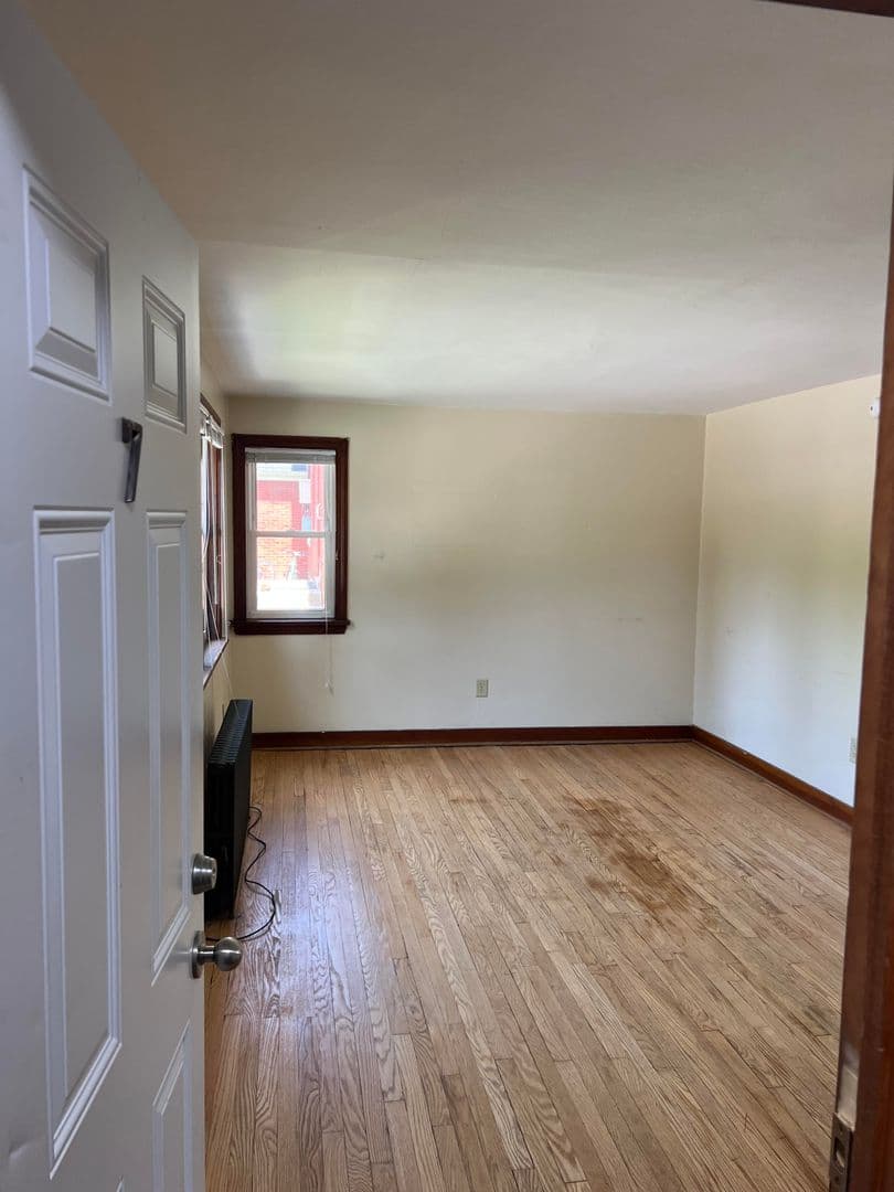 State College Apartment: 728 W College Ave, Apt 7