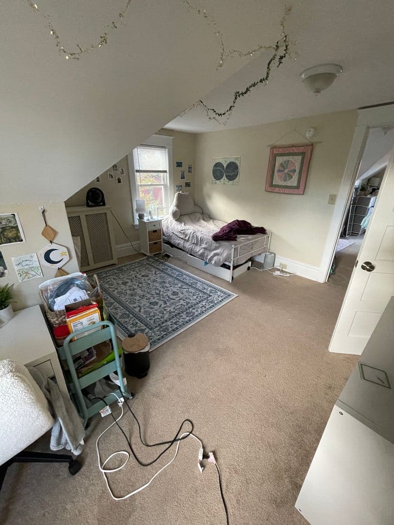 State College Apartment: 724 W College Ave, Apt 3