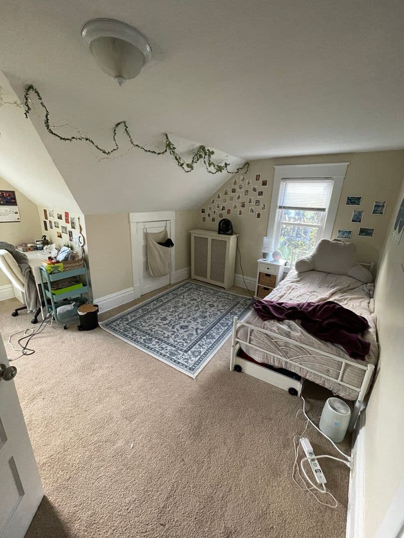 State College Apartment: 724 W College Ave, Apt 3