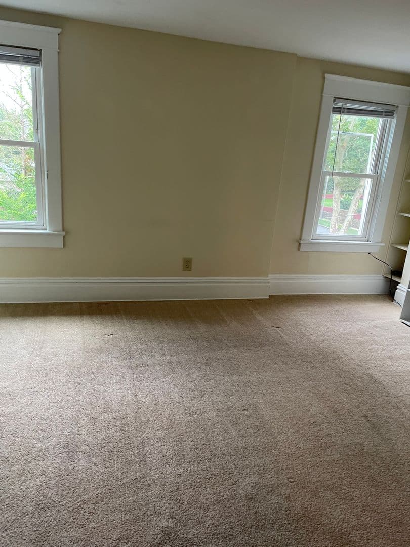 State College Apartment: 724 W College Ave, Apt 3