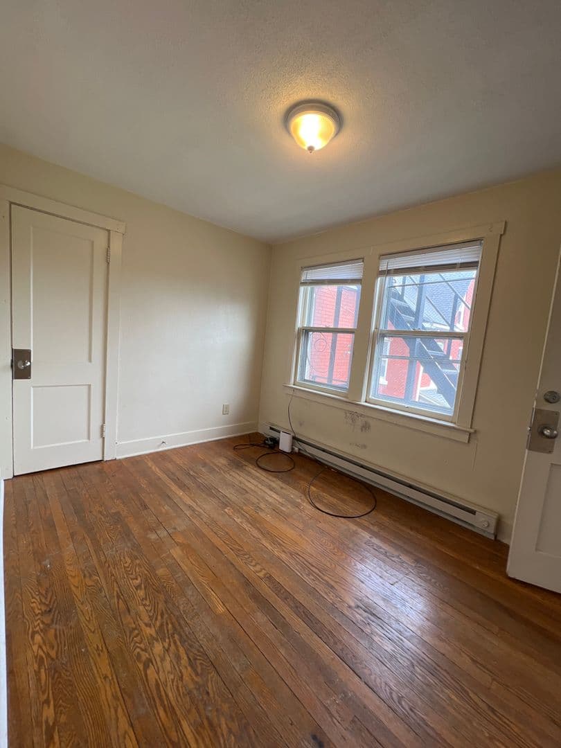 State College Apartment: 726 W College Ave, Apt 5