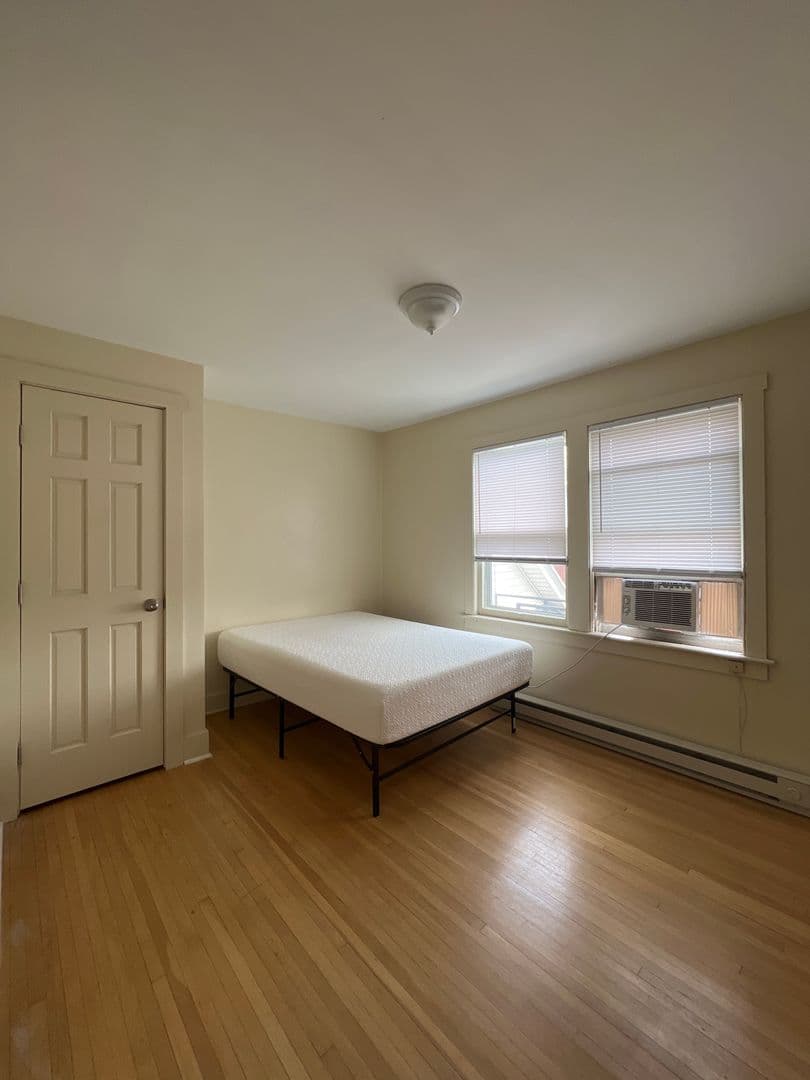 State College Apartment: 726 W College Ave, Apt 6