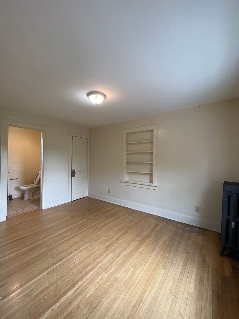 State College Apartment: 726 W College Ave, Apt 6