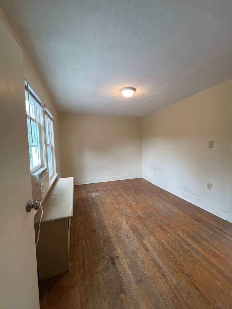 State College Apartment: 726 W College Ave, Apt 5