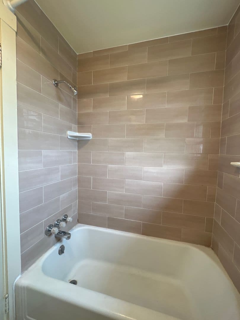 State College Apartment: 726 W College Ave, Apt 6