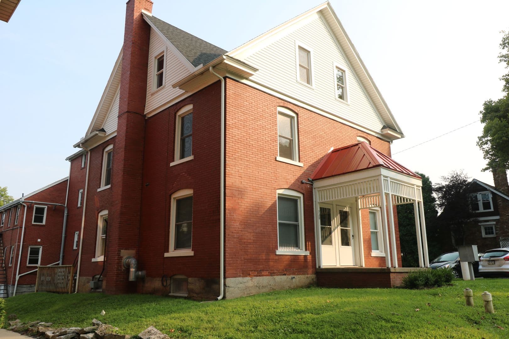State College Apartment: 728 W College Ave, Apt 7