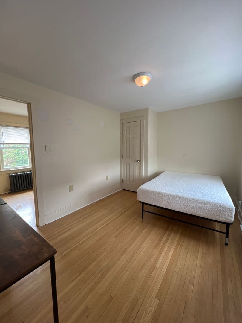 State College Apartment: 726 W College Ave, Apt 6