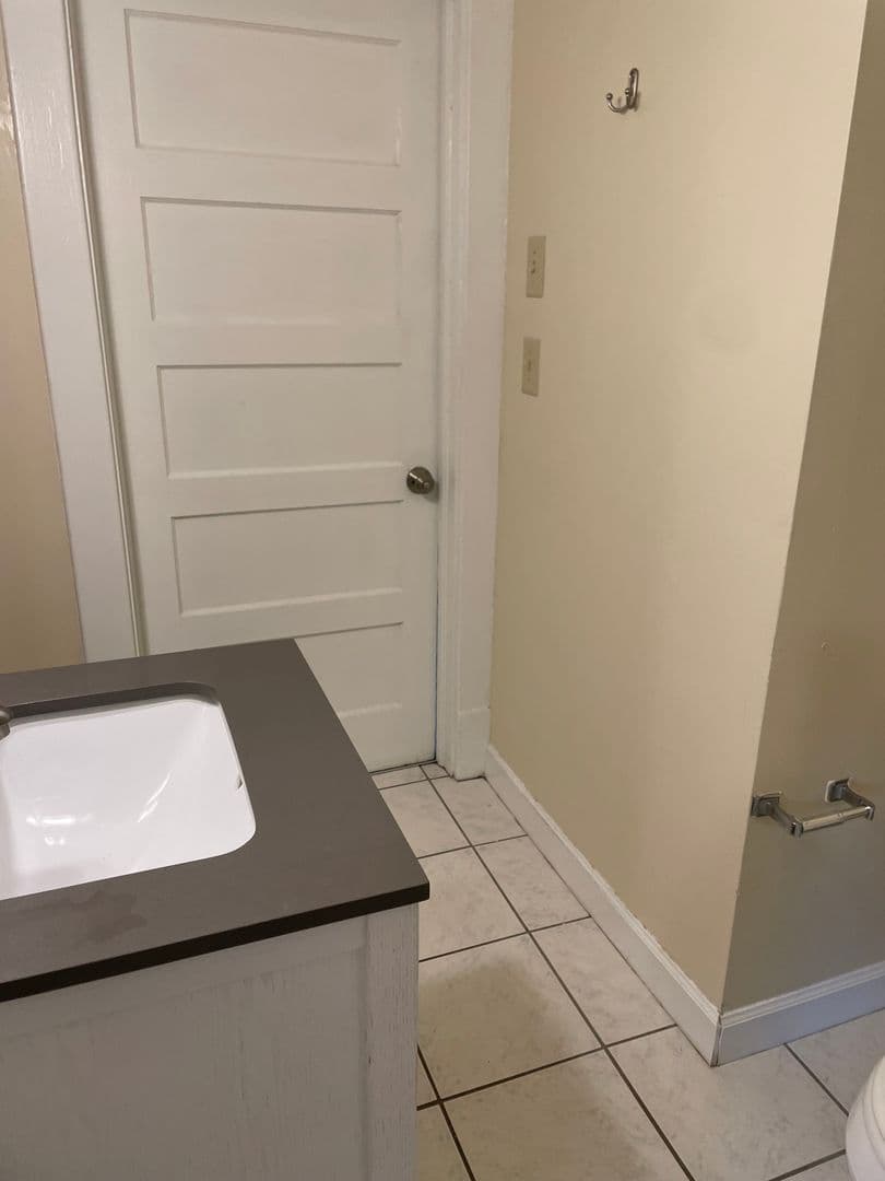 State College Apartment: 724 W College Ave, Apt 3