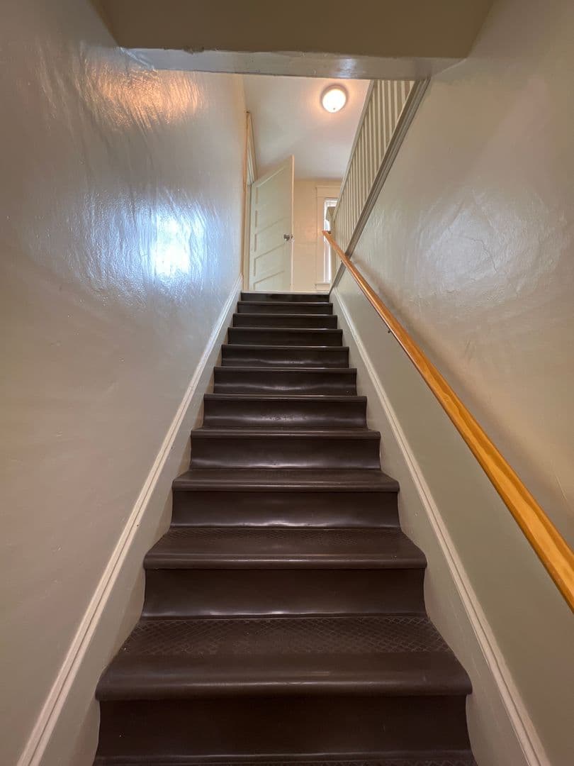 State College Apartment: 724 W College Ave, Apt 3