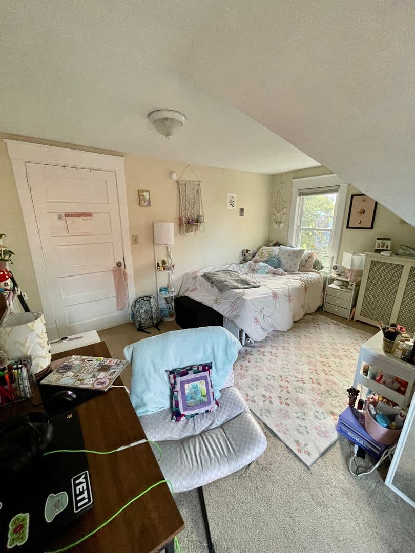 State College Apartment: 724 W College Ave, Apt 3