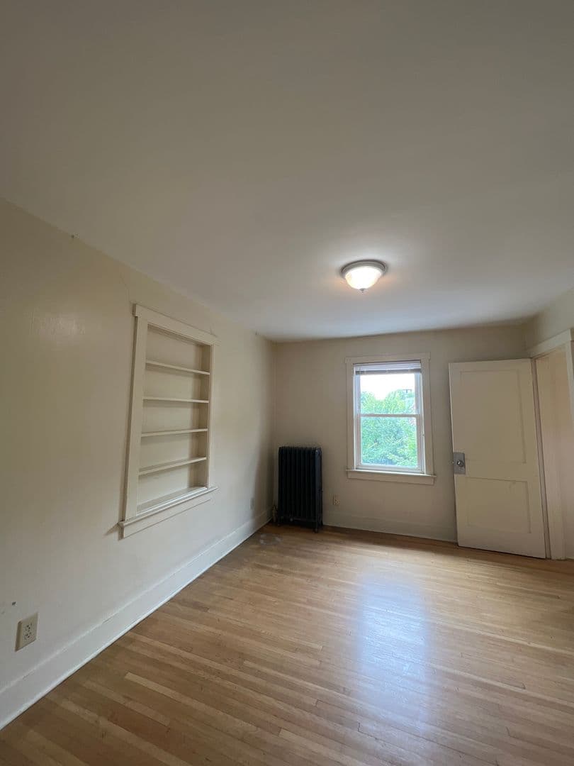 State College Apartment: 726 W College Ave, Apt 6