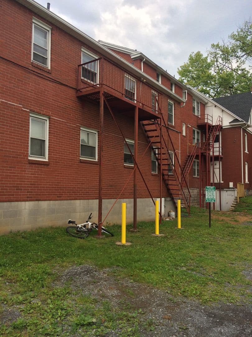 State College Apartment: 726 W College Ave, Apt 5