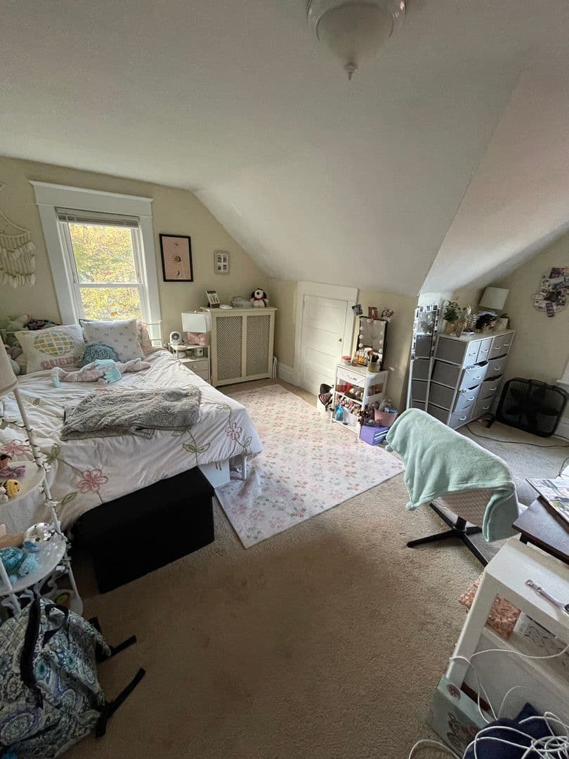 State College Apartment: 724 W College Ave, Apt 3