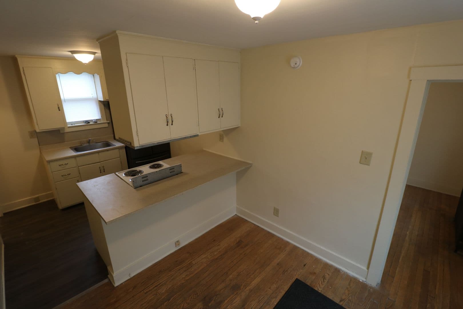 State College Apartment: 726 W College Ave, Apt 4