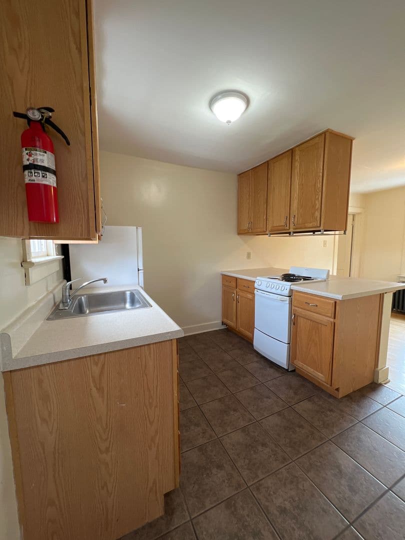 State College Apartment: 726 W College Ave, Apt 6