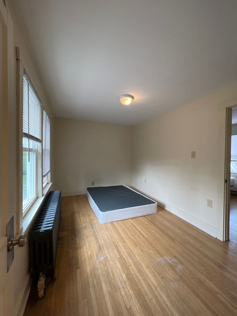 State College Apartment: 726 W College Ave, Apt 6