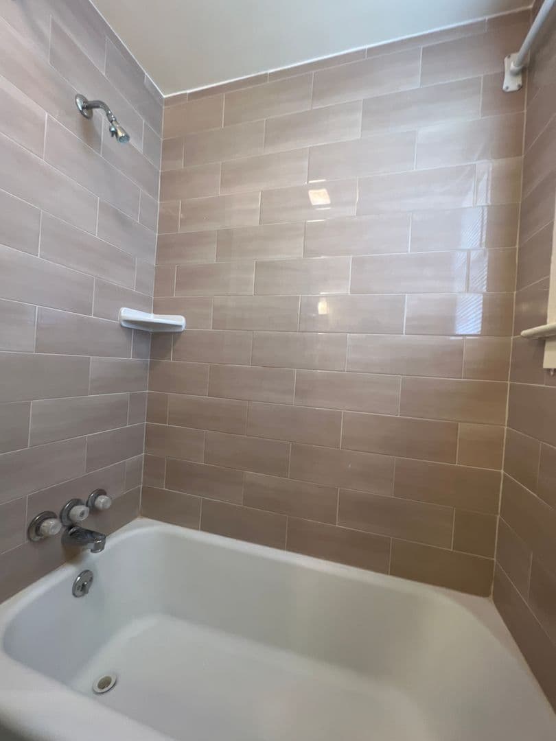 State College Apartment: 726 W College Ave, Apt 5