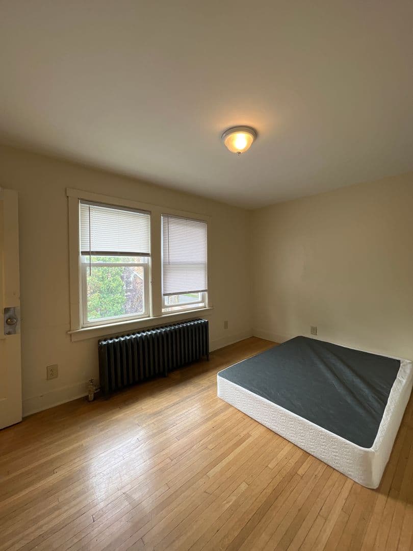 State College Apartment: 726 W College Ave, Apt 6