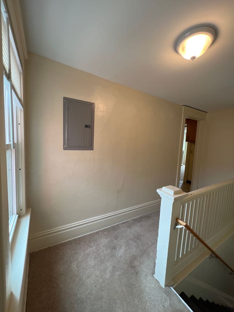 State College Apartment: 724 W College Ave, Apt 3